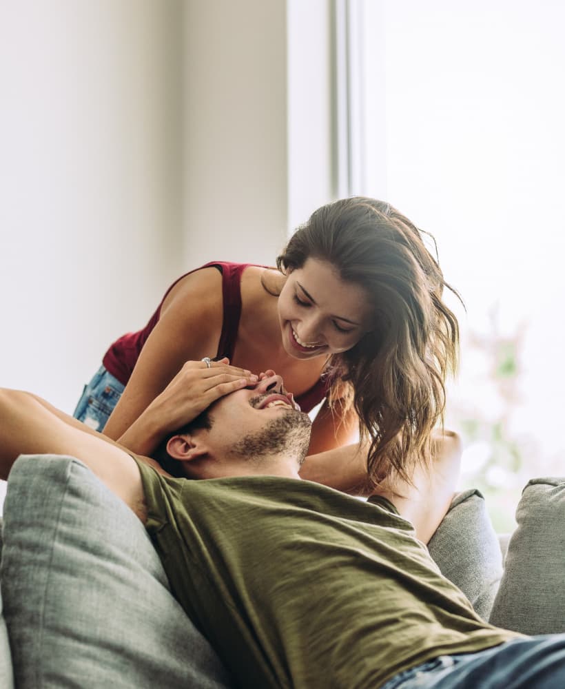 Copia de PLANTILLAS WEB GOLDEN BANNER PORTADA INICIO COMPUTADORA (820 x 1000 px) (3)